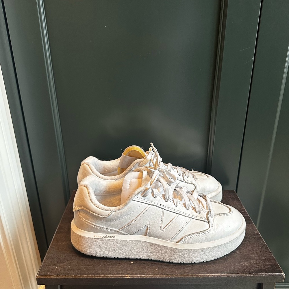 New balance women’s white shoes. Size 10.